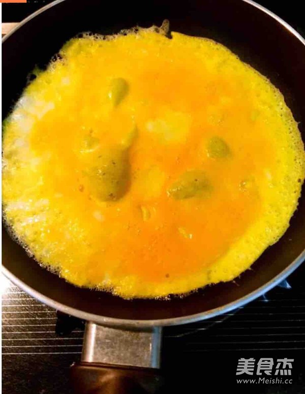 <a href=/shicai/rouqin/JiTui/index.html target=_blank><u>鸡腿</u></a>卷饼的做法