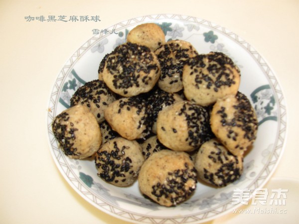咖啡<a href=/shicai/guopin/HeiZhiMa/index.html target=_blank><u>黑<a href=/shicai/guopin/ZhiMa/index.html target=_blank><u>芝麻</u></a></u></a>酥球的做法