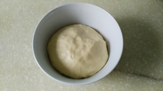 <a href=/shicai/mimian/NiuNai/index.html target=_blank><u>牛奶</u></a><a href=/shicai/guopin/XingRen/index.html target=_blank><u><a href=/shicai/guopin/Xing/index.html target=_blank><u>杏</u></a>仁</u></a>花环<a href=/shicai/mimian/MianBao/index.html target=_blank><u>面包</u></a>