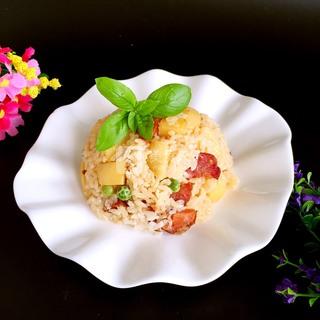 <a href=/shicai/shucai/TuDou/index.html target=_blank><u>土豆</u></a>腊肠焖饭