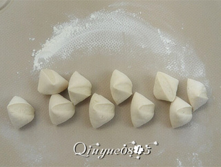 <a href=/shicai/shucai/BaiLuoBo/index.html target=_blank><u>白<a href=/shicai/shucai/LuoBo/index.html target=_blank><u>萝卜</u></a></u></a>包子