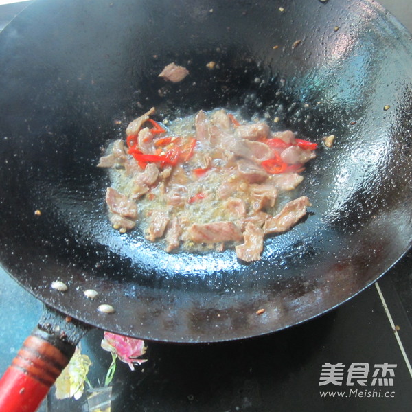 <a href=/shicai/shucai/BaiLuoBo/index.html target=_blank><u>白<a href=/shicai/shucai/LuoBo/index.html target=_blank><u>萝卜</u></a></u></a>丝炒肉的做法