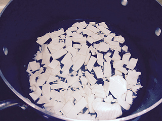 葱花<a href=/shicai/mimian/DouFu/index.html target=_blank><u>豆腐</u></a>羹