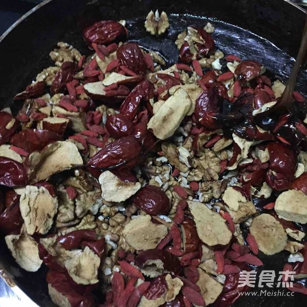 自制<a href=/shicai/yaoshi/EJiao/index.html target=_blank><u>阿胶</u></a>糕的做法