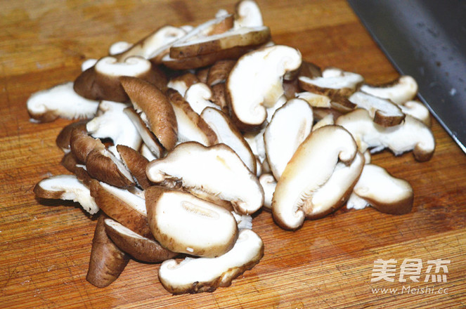 <a href=/shicai/shucai/XiangGu/index.html target=_blank><u>香菇</u></a><a href=/shicai/shucai/QingCai/index.html target=_blank><u>青菜</u></a>的做法