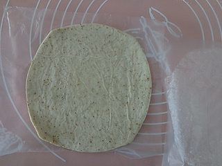 飞饼<a href=/shicai/rouqin/PeiGen/index.html target=_blank><u>培根</u></a>卷