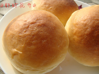 果酱<a href=/shicai/mimian/MianBao/index.html target=_blank><u>面包</u></a>