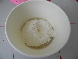 <a href=/shicai/diaoweipin/FengMi/index.html target=_blank><u>蜂蜜</u></a>奶黄馅月饼