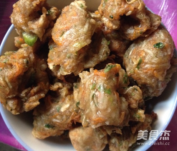 炸<a href=/shicai/shucai/LuoBo/index.html target=_blank><u>萝卜</u></a>丸子的做法