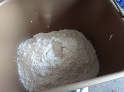 <a href=/shicai/guopin/YouZi/index.html target=_blank><u>柚子</u></a>小球<a href=/shicai/mimian/MianBao/index.html target=_blank><u>面包</u></a>步骤1