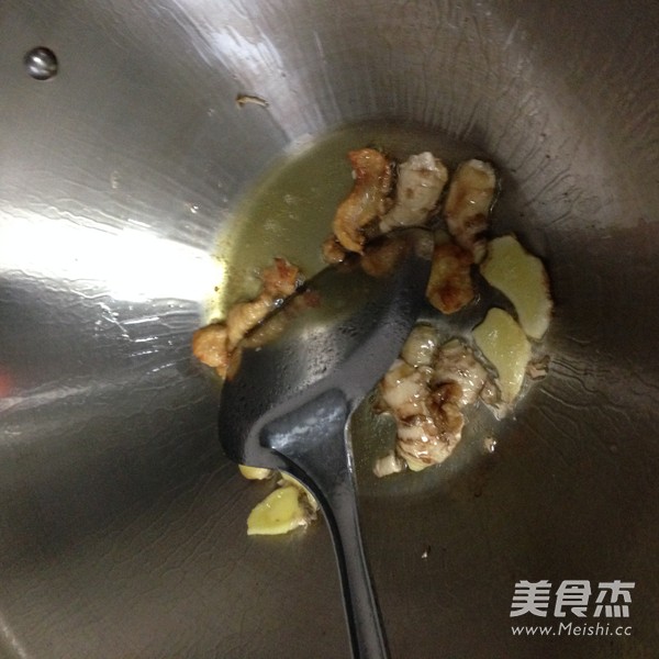 <a href=/shicai/shucai/ZhenMo/index.html target=_blank><u>榛蘑</u></a>鸡<a href=/shicai/mimian/MiFan/index.html target=_blank><u>米饭</u></a>的做法