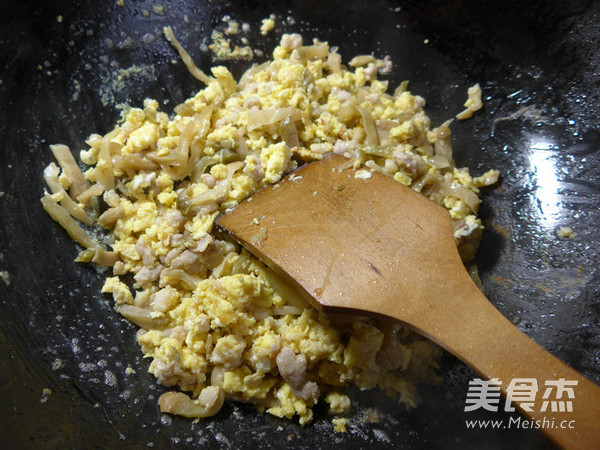 <a href=/shicai/shucai/ZhaCai/index.html target=_blank><u>榨菜</u></a>丝肉末炒<a href=/shicai/rouqin/JiDan/index.html target=_blank><u>鸡蛋</u></a>的做法