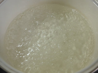 <a href=/shicai/mimian/YuMi/index.html target=_blank><u>玉米</u></a>片包馅小圆子