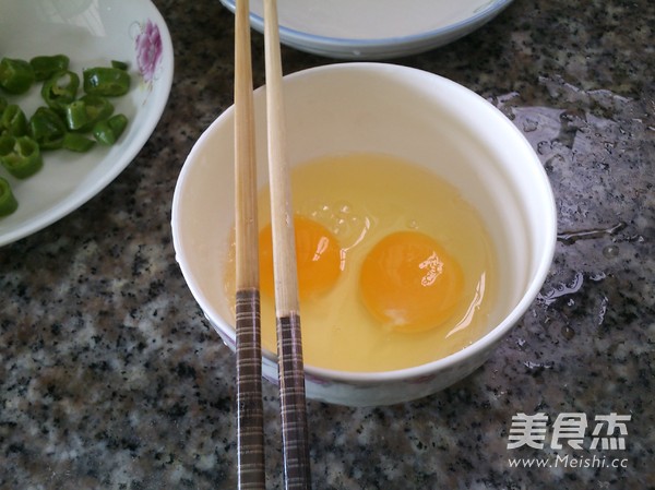 尖椒炒<a href=/shicai/rouqin/JiDan/index.html target=_blank><u>鸡蛋</u></a>的做法