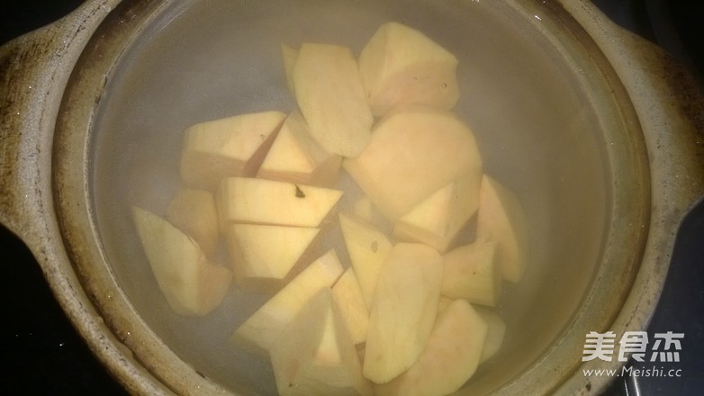 <a href=/shicai/mimian/XiaoMi/index.html target=_blank><u>小米</u></a><a href=/shicai/shucai/DiGua/index.html target=_blank><u>地瓜</u></a>粥的做法