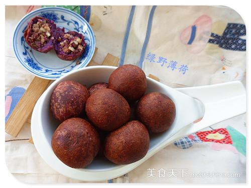 <a href=/shicai/guopin/Tao/index.html target=_blank><u>桃</u></a>仁玫瑰<a href=/shicai/shucai/ZiShu/index.html target=_blank><u>紫薯</u></a>球