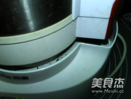 润肠三<a href=/shicai/mimian/HeiMi/index.html target=_blank><u>黑米</u></a>糊的做法