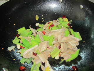 <a href=/shicai/shucai/QingJiao/index.html target=_blank><u>青椒</u></a>肚片