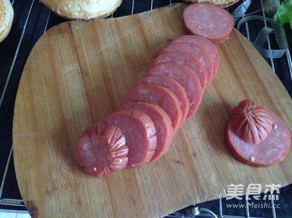 酱拌手撕肉<a href=/shicai/rouqin/JiDan/index.html target=_blank><u>鸡蛋</u></a>饼汉堡的做法