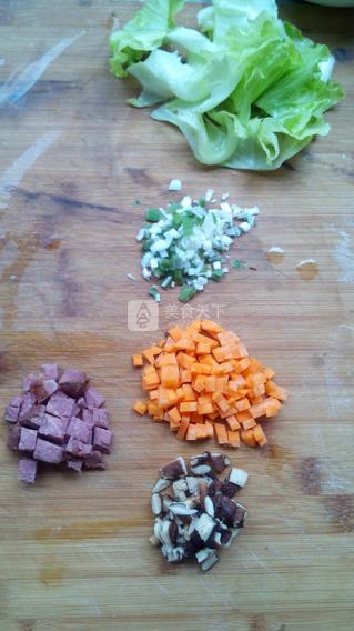 卤<a href=/shicai/rouqin/NiuRou/index.html target=_blank><u>牛肉</u></a>风味拌面