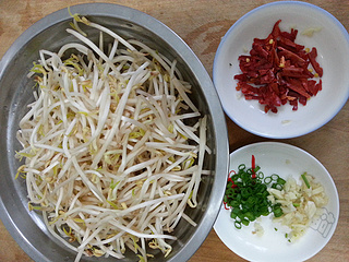 <a href=/shicai/diaoweipin/Cu/index.html target=_blank><u>醋</u></a>溜银丝