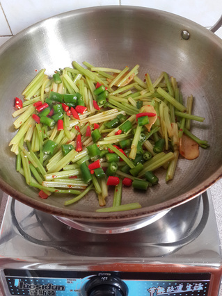 <a href=/shicai/shucai/QinCai/index.html target=_blank><u>芹菜</u></a>炒肉片