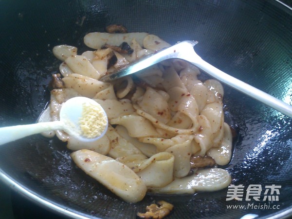 风味炒<a href=/shicai/mimian/NianGao/index.html target=_blank><u>年糕</u></a>的做法