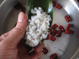 迷你红<a href=/shicai/guopin/Zao/index.html target=_blank><u>枣</u></a>粽子