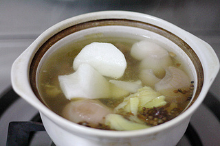 [清炖<a href=/shicai/rouqin/NiuRou/index.html target=_blank><u>牛肉</u></a><a href=/shicai/mimian/FenSi/index.html target=_blank><u>粉丝</u></a>汤]