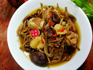 <a href=/shicai/shucai/ChaShuGu/index.html target=_blank><u>茶树菇</u></a><a href=/shicai/rouqin/PaiGu/index.html target=_blank><u>排骨</u></a>养生汤