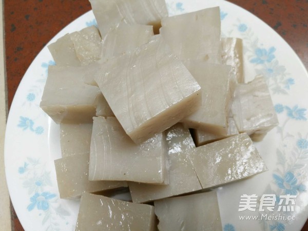自制<a href=/shicai/shucai/HongShu/index.html target=_blank><u>红薯</u></a>凉粉的做法