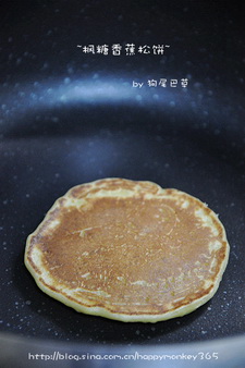 枫糖<a href=/shicai/guopin/XianJiao/index.html target=_blank><u>香蕉</u></a>松饼步骤9