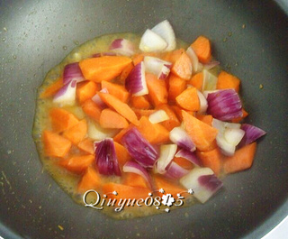 咖喱<a href=/shicai/shucai/HuLuoBo/index.html target=_blank><u>胡<a href=/shicai/shucai/LuoBo/index.html target=_blank><u>萝卜</u></a></u></a>盖饭