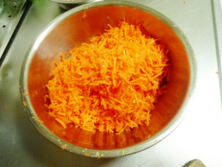 <a href=/shicai/shucai/HuLuoBo/index.html target=_blank><u>胡<a href=/shicai/shucai/LuoBo/index.html target=_blank><u>萝卜</u></a></u></a>蒸饺