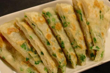 葱花<a href=zt/bing target=_blank><u>饼的做法大全</u></a> 