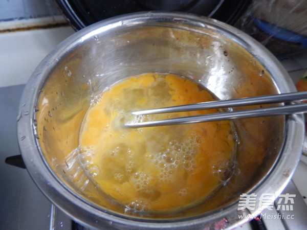 <a href=/shicai/shucai/BoCai/index.html target=_blank><u>菠菜</u></a><a href=/shicai/mimian/FenSi/index.html target=_blank><u>粉丝</u></a>盒的做法