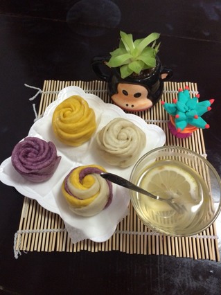 <a href=/shicai/shucai/NanGua/index.html target=_blank><u>南瓜</u></a>玫瑰馒头