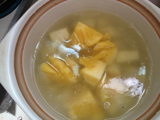 <a href=/shicai/shucai/HongShu/index.html target=_blank><u>红薯</u></a><a href=/shicai/guopin/BoLuo/index.html target=_blank><u>菠萝</u></a>汤