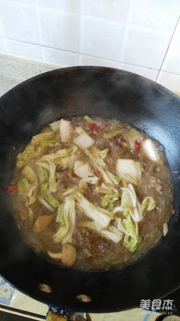 <a href=/shicai/rouqin/NiuNan/index.html target=_blank><u>牛腩</u></a><a href=/shicai/mimian/HongShuFen/index.html target=_blank><u><a href=/shicai/shucai/HongShu/index.html target=_blank><u>红薯</u></a>粉</u></a>的做法