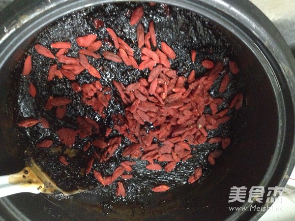 养颜美容:固元<a href=/shicai/yaoshi/EJiao/index.html target=_blank><u>阿胶</u></a>糕的做法