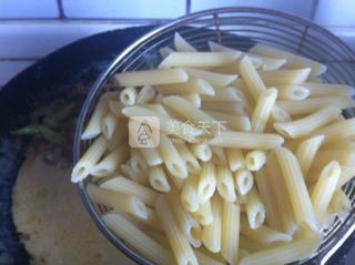 <a href=/shicai/mimian/NaiYou/index.html target=_blank><u>奶油</u></a><a href=/shicai/shucai/MoGu/index.html target=_blank><u>蘑菇</u></a><a href=/shicai/rouqin/PeiGen/index.html target=_blank><u>培根</u></a><a href=/shicai/mimian/YiMian/index.html target=_blank><u>意面</u></a>