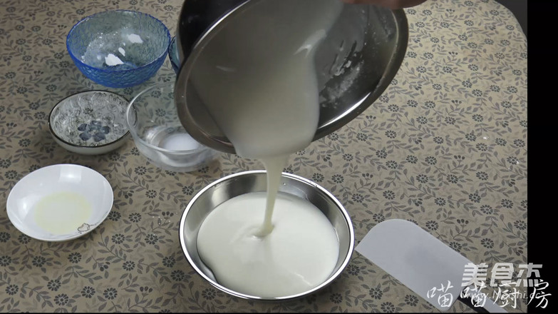 <a href=/shicai/guopin/MangGuo/index.html target=_blank><u>芒果</u></a><a href=/shicai/mimian/NuoMi/index.html target=_blank><u>糯米</u></a>糍的做法