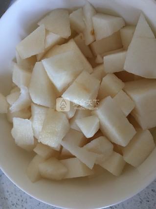 冰糖炖<a href=/shicai/guopin/Li/index.html target=_blank><u>梨</u></a>