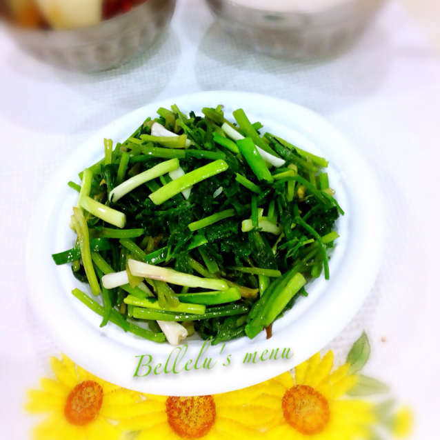 <a href=/shicai/shucai/QinCai/index.html target=_blank><u>芹菜</u></a>芽炒<a href=/shicai/shucai/SuanMiao/index.html target=_blank><u>蒜苗</u></a>