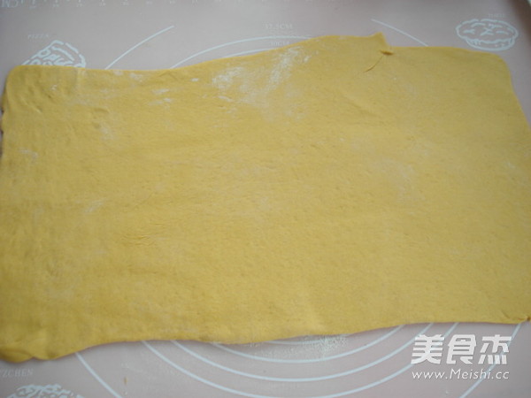 <a href=/shicai/shucai/JuHua/index.html target=_blank><u>菊花</u></a>馒头的做法