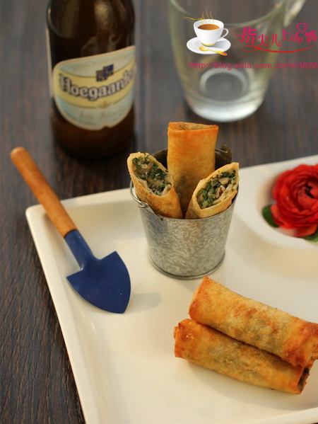 野<a href=/shicai/shucai/QinCai/index.html target=_blank><u>芹菜</u></a>春卷的做法