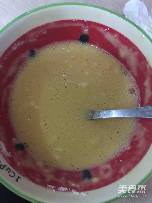 爆浆<a href=/shicai/guopin/XianJiao/index.html target=_blank><u>香蕉</u></a><a href=/shicai/mimian/MianBao/index.html target=_blank><u>面包</u></a>电饭煲版的做法