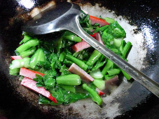 红<a href=/shicai/rouqin/PeiGen/index.html target=_blank><u>培根</u></a>炒菜芯