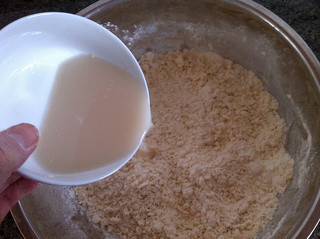 <a href=/shicai/mimian/DouZha/index.html target=_blank><u>豆渣</u></a>发面小酥饼