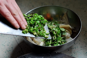 虎皮烧椒拌<a href=/shicai/rouqin/NiuDu/index.html target=_blank><u>牛肚</u></a>步骤6